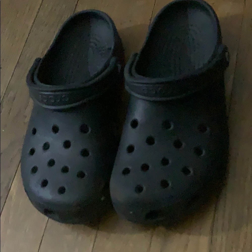 black crocs w 8 m 6